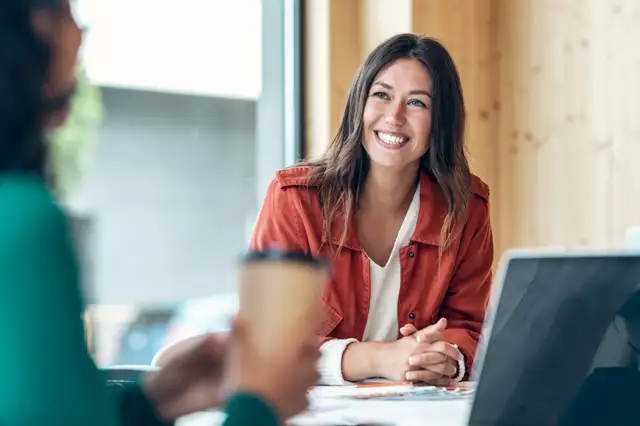 A member of the Sander team specializing in recruitment discussing with a candidate in a meeting